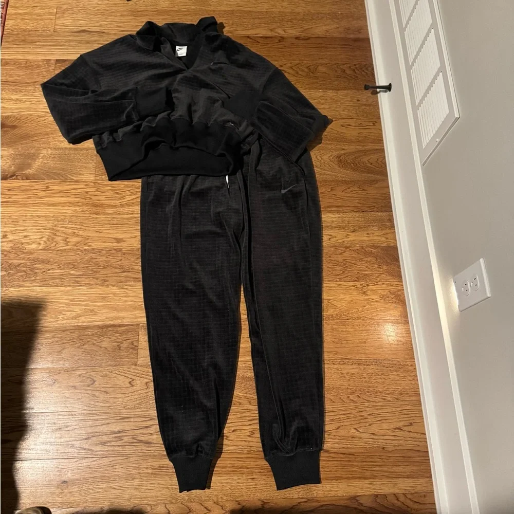 NIKE Velour Tracksuit Women's Small Black 2 Piece Jacket Pants Set